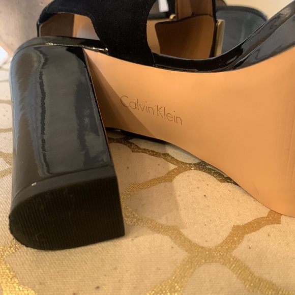 Calvin Klein black thick strap platform open toed block heel. Size 6. - Picture 3 of 4